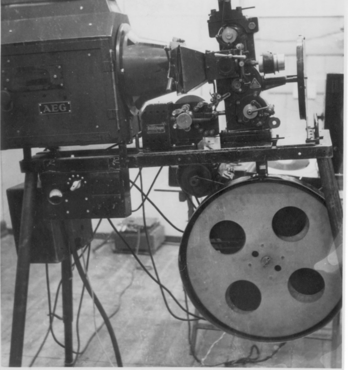 Filmfremviseren fra dengang, der var pause midt i filmen, så operatøren kunne skifte spole